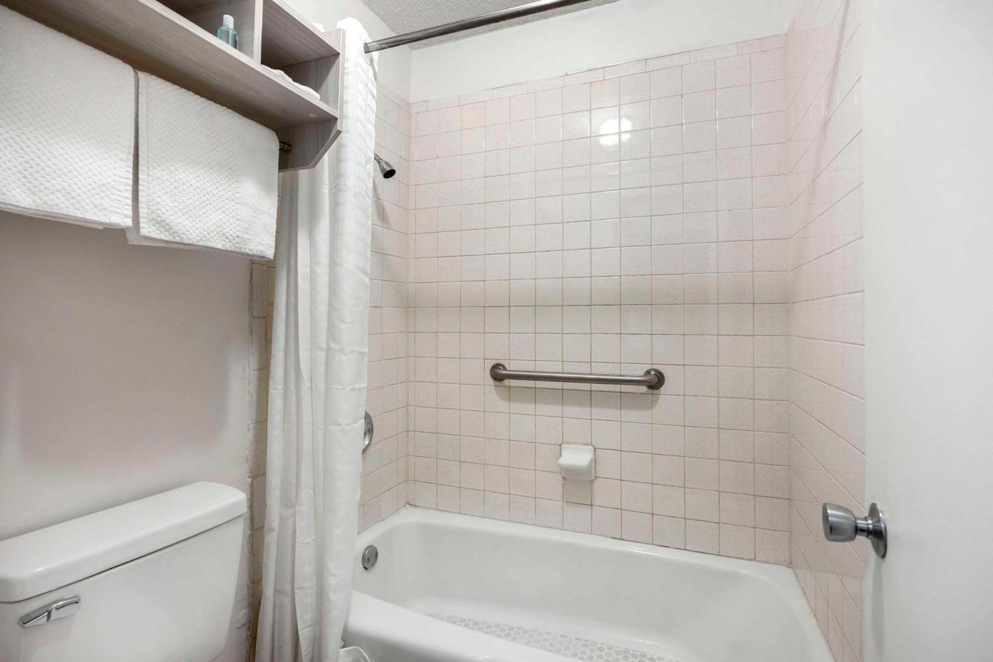 Suburban Studios クックビル エクステリア 写真
